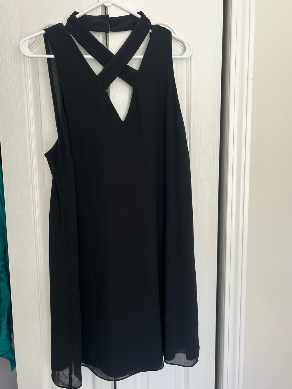 Chic Black Sleeveless Crisscross Mini Dress